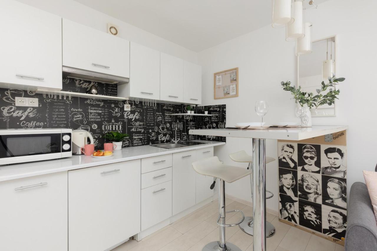 Affordable Underground Studio Near Pge Narodowy By Noclegi Renters Varşovia Exterior foto